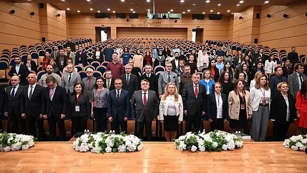 'Genç Endodontistler Konuşuyor' Sempozyumu Başladı