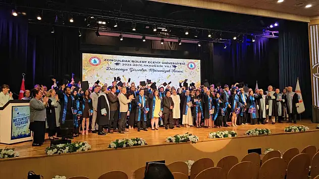 BEUN'de dereceye giren öğrenciler mezuniyet coşkusu yaşadı