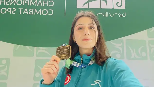 BEUN'lu Millî Sporcu Sude Nur Basancı'dan bir dünya şampiyonluğu daha