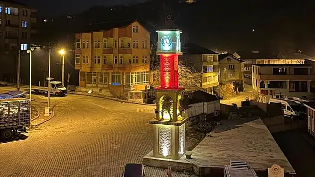 Beycuma'ya Madenci Heykeli Saat Kulesi