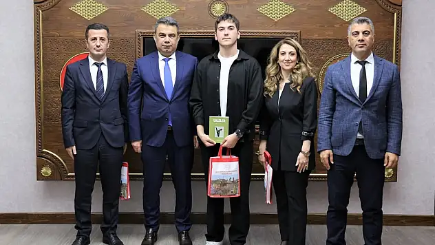 BİLSEM Öğrencisi Kavuş, Gümüş'e Kaleme Aldığı Kitabını Takdim Etti