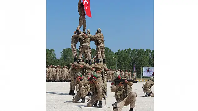 Bin 674 uzman erbaş göreve başladı