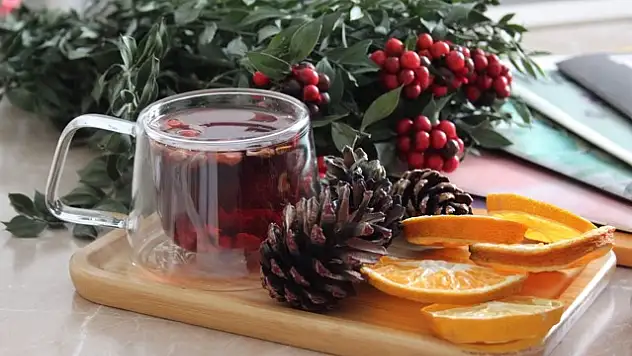Bir Fincan Mutluluk: Meyve Çayının Şaşırtıcı Faydaları