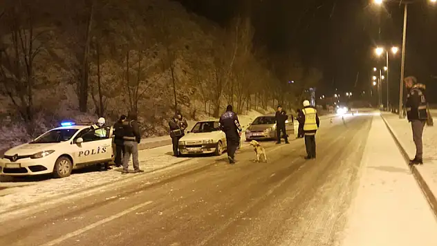 Bir gecede 3 bin kişi sorgulandı