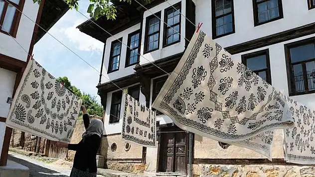 Bir Şehrin Hafızası Kumaşlara İşleniyor
