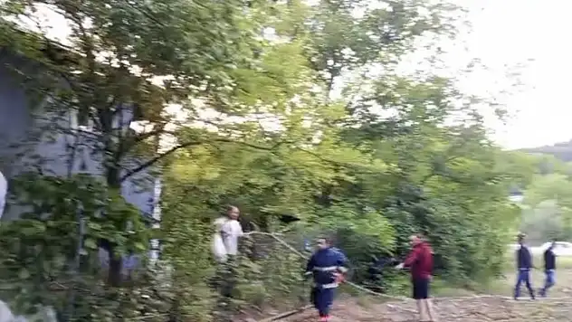 Bolu'da 2 katlı evin çatı katında yangın çıktı