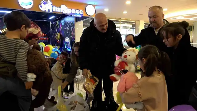 Bolu'da 23 Nisan'da Çocukların Oyuncak Sevinci