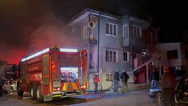 Bolu'da 3 Katlı Evde Yangın Çıktı