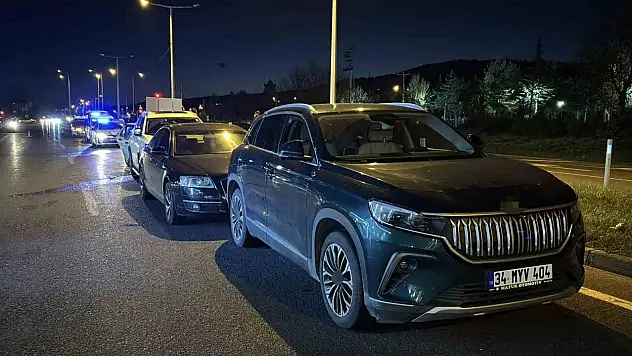 Bolu'da Ani Fren Yapıp Kaçan Sürücü, Zincirleme Kazaya Neden Oldu: 3 Yaralı