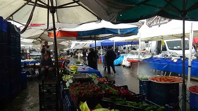 Bolu'da Aniden Bastıran Yağmur Hayatı Olumsuz Etkiledi