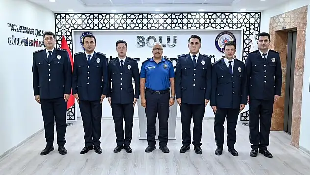 Bolu'da başkomiserliğe terfi eden polislere rütbeleri takıldı