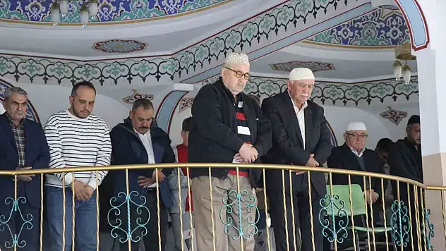 Bolu'da bayram namazında camiler doldu taştı