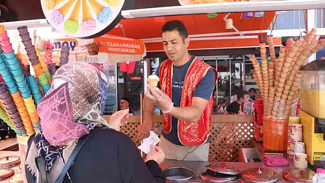 Bolu'da hava sıcaklıklarının artmasıyla dondurma satışları arttı