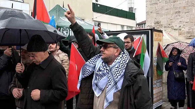 Bolu'da İsrail'in Küresel Sumud Filosu'na Saldırısı Protesto Edildi