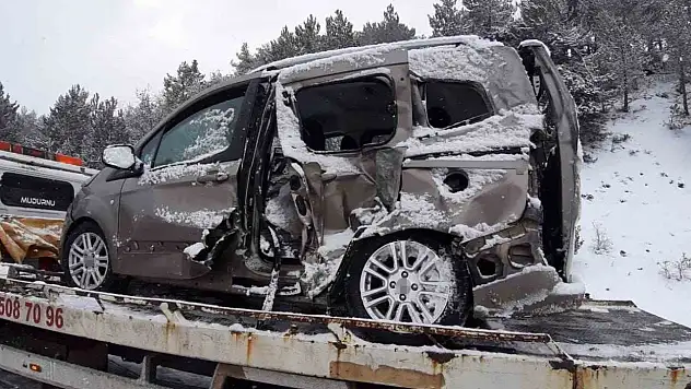 Bolu'da Kamyon İle Hafif Ticari Araç Çarpıştı!