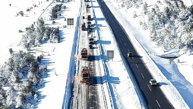 Bolu'da Kar Yağışının Esir Aldığı Gerede-Samsun Yolu Havada Görüntülendi