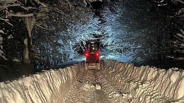 Bolu'da Kardan Kapanan 191 Köy Yolu Ulaşıma Açıldı