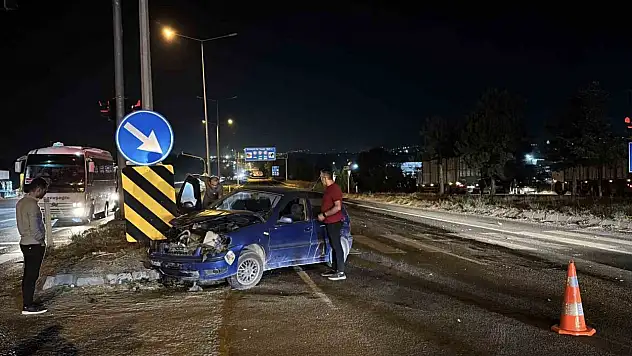 Bolu'da kırmızı ışıkta geçen otomobil kamyonla çarpıştı