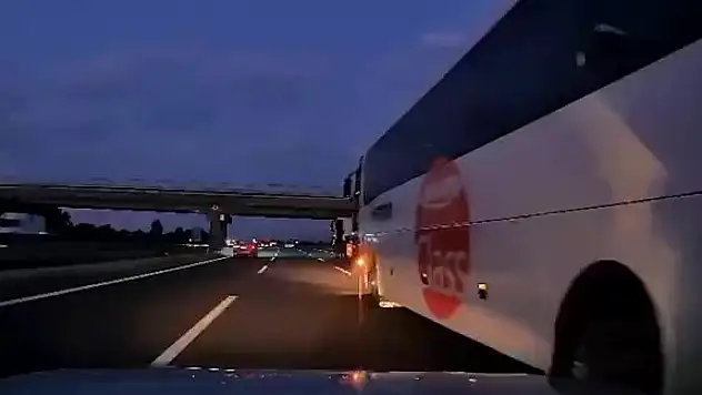 Bolu'da korku dolu anlar: Otobüs kaza yaptırdı, ailenin çığlıkları kameraya yansıdı