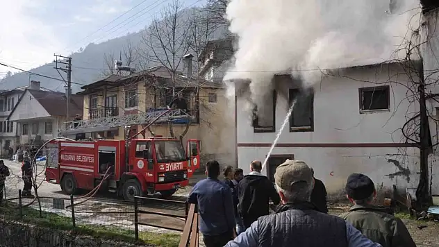 Bolu'da Korkutan Yangın, Alevler Yan Eve Sıçradı