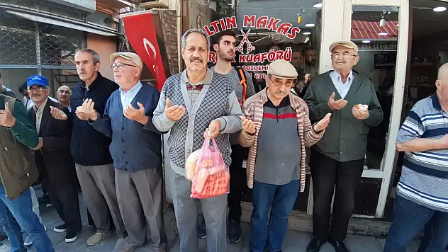 Bolu'da onlarca esnaf, bereket için ellerini semaya açtı