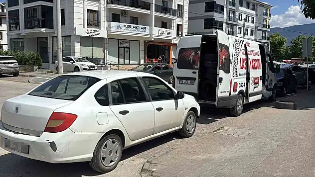 Bolu'da onlarca sürücü 'alışkanlık' kurbanı oldu: 20'ye yakın aracın lastiği patladı