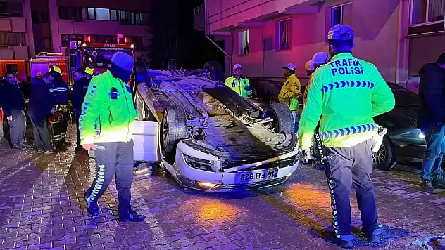 Bolu'da Park Halindeki Araçlara Çarpıp Takla Attı