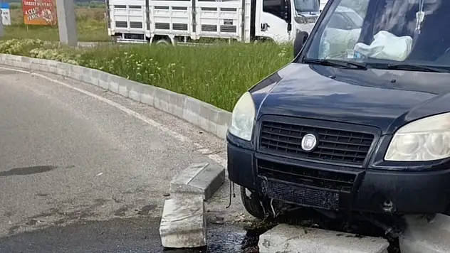 Bolu'da refüje çıkan hafif ticari aracın sürücüsü yaralandı