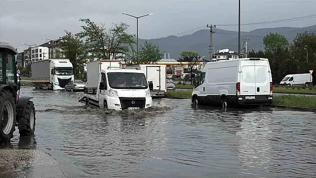 Bolu'da Sağanak Ve Fırtına Hayatı Felç Etti