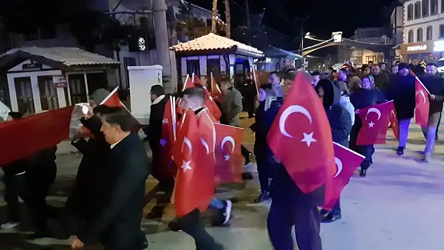 Bolu'da Vatandaşlar Şehitler İçin Yürüdü