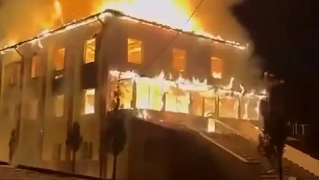 Bolu'da Yanan Camide Enkaz Kaldırma Çalışmaları Başladı