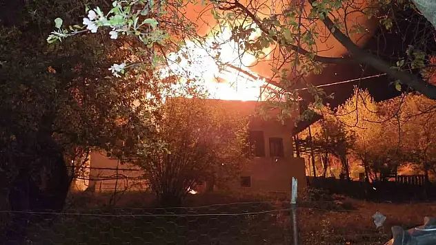 Namaza Giden Adamın Evi Alev Alev Yandı