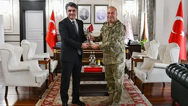 Bolu'da Yeni Tugay komutanı Öztürk Göreve Başladı