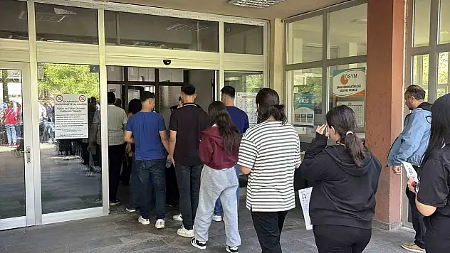 Bolu'da YKS'ye giren bir öğrenci: 'Türkiye maçını izledik bütün moralimizi bozdular'
