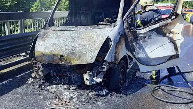 Bolu Dağı'nda Minibüs Alev Alev Yandı