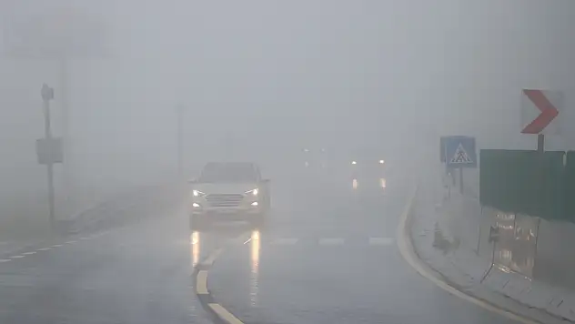 Bolu Dağı'nda sis ve sağanak yağış etkili oluyor