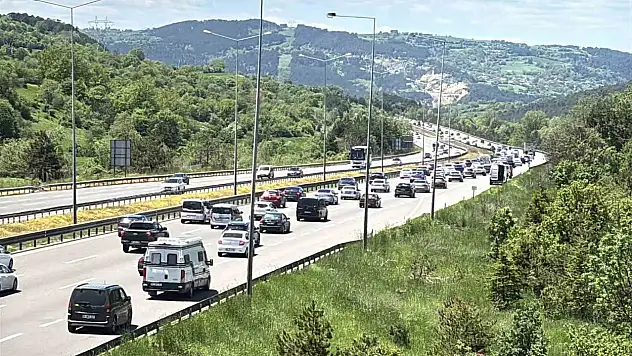 Bolu geçişinde trafik durma noktasına geldi