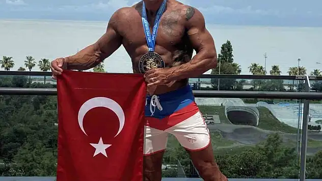 Bolu İl Emniyet Müdür Yardımcısı Türker Uygur, Dünya şampiyonu oldu