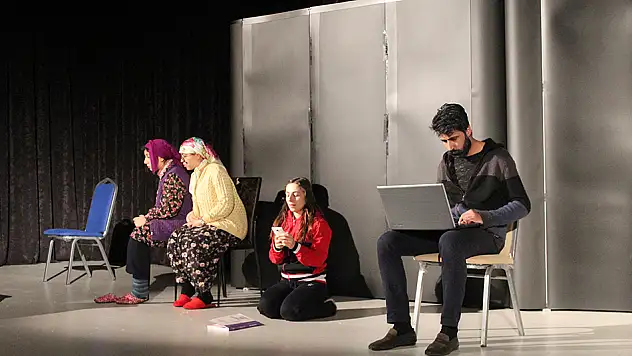'Boş Sandalye' tiyatro oyunu sahnelendi