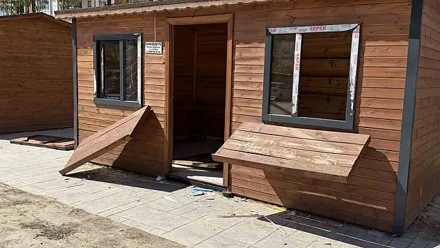 Boyabat'ta çocuk parkına zarar verildi