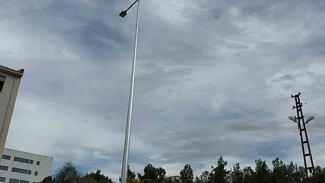Boyabat'ta elektrik hatları yer altına alındı, yeni aydınlatma direkleri dikildi
