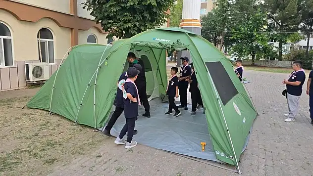 Boyabat'ta genç izcilere uygulamalı kampçılık eğitimi