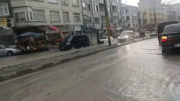 Sağanak Yağış Seli Beraberinde Getirdi