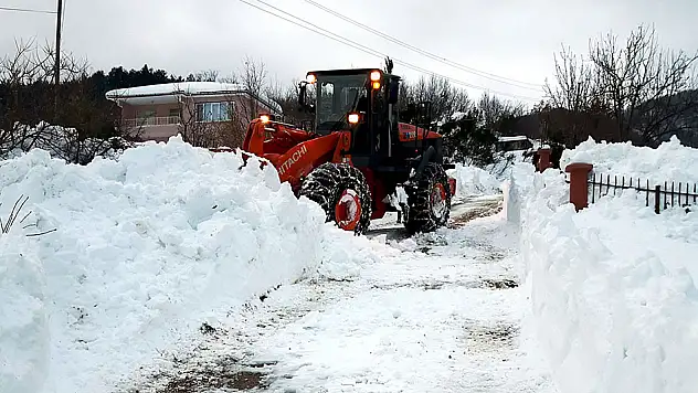 Bozkurt, kapanan yolların yarısını açtı