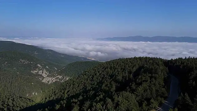 Bulut denizi ortaya kartpostallık manzara çıkardı
