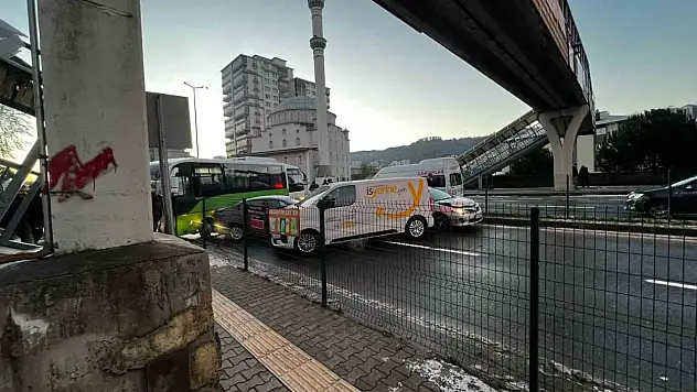 Buzlanma Zincirleme Kazaya Neden Oldu