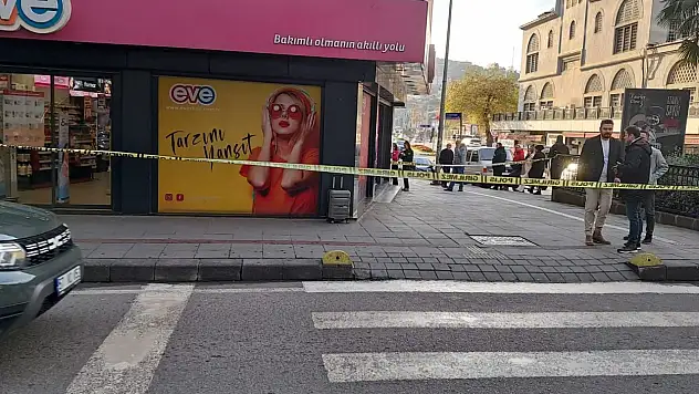 Caddeki Şüpheli Valiz Paniğe Neden Oldu