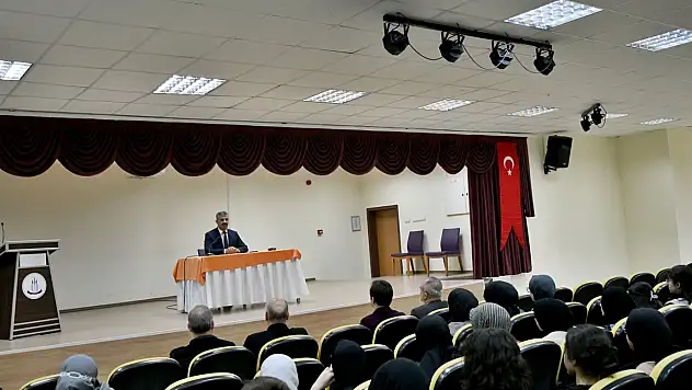 ÇAKÜ Rektörü Çiftçi, lise öğrencileriyle bir araya geldi