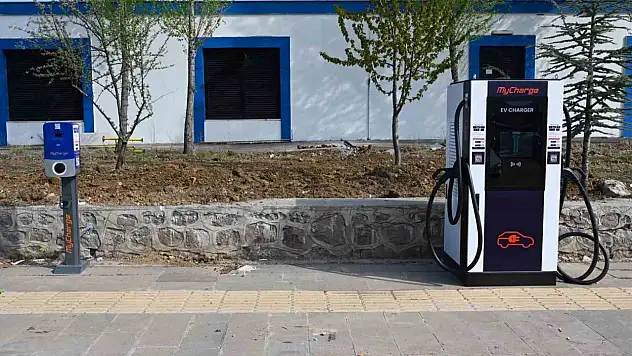 ÇAKÜ'ye Elektrikli Araç Şarj İstasyonu Kuruldu