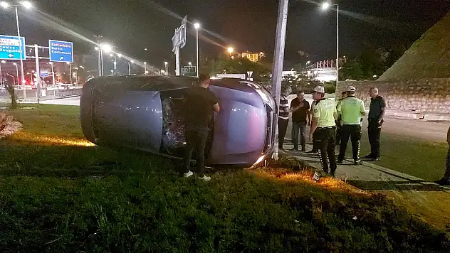 Çalıntı otomobille kaza yaptı